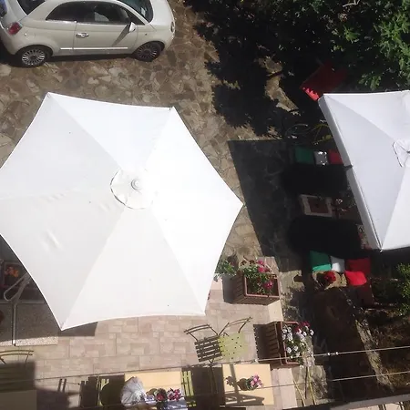 ベッド・アンド・ブレックファスト La Vecchia Taverna